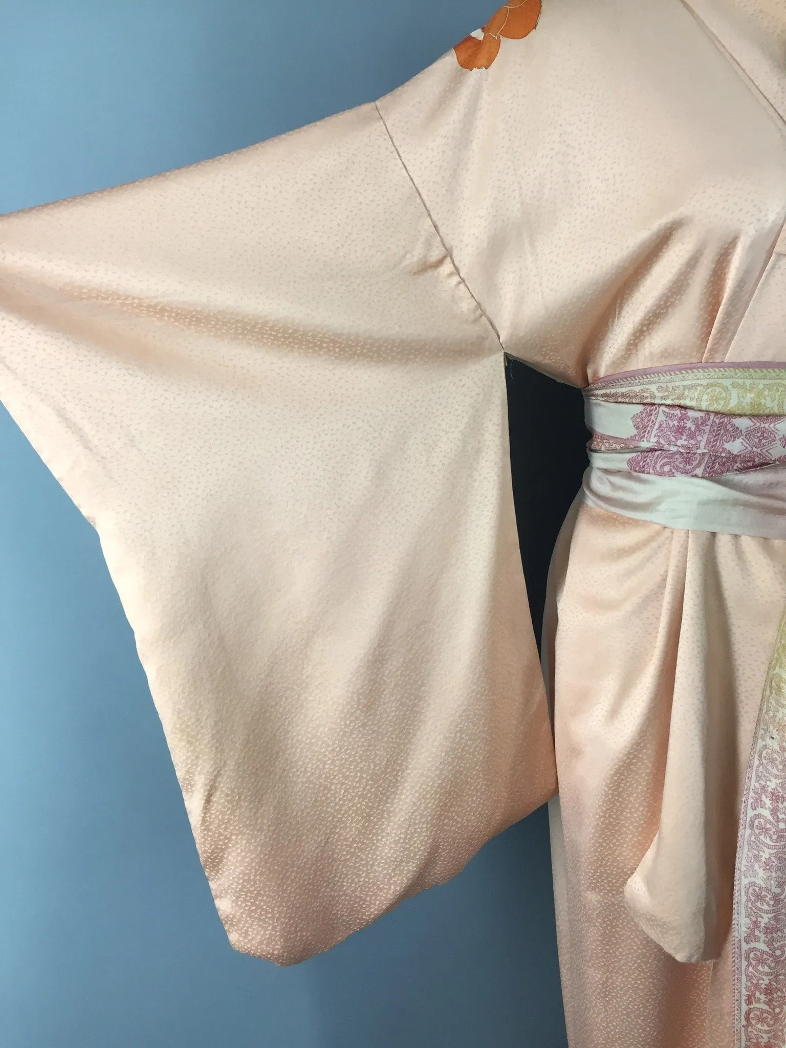 1960s Vintage Silk Kimono Robe / Peach Floral Print