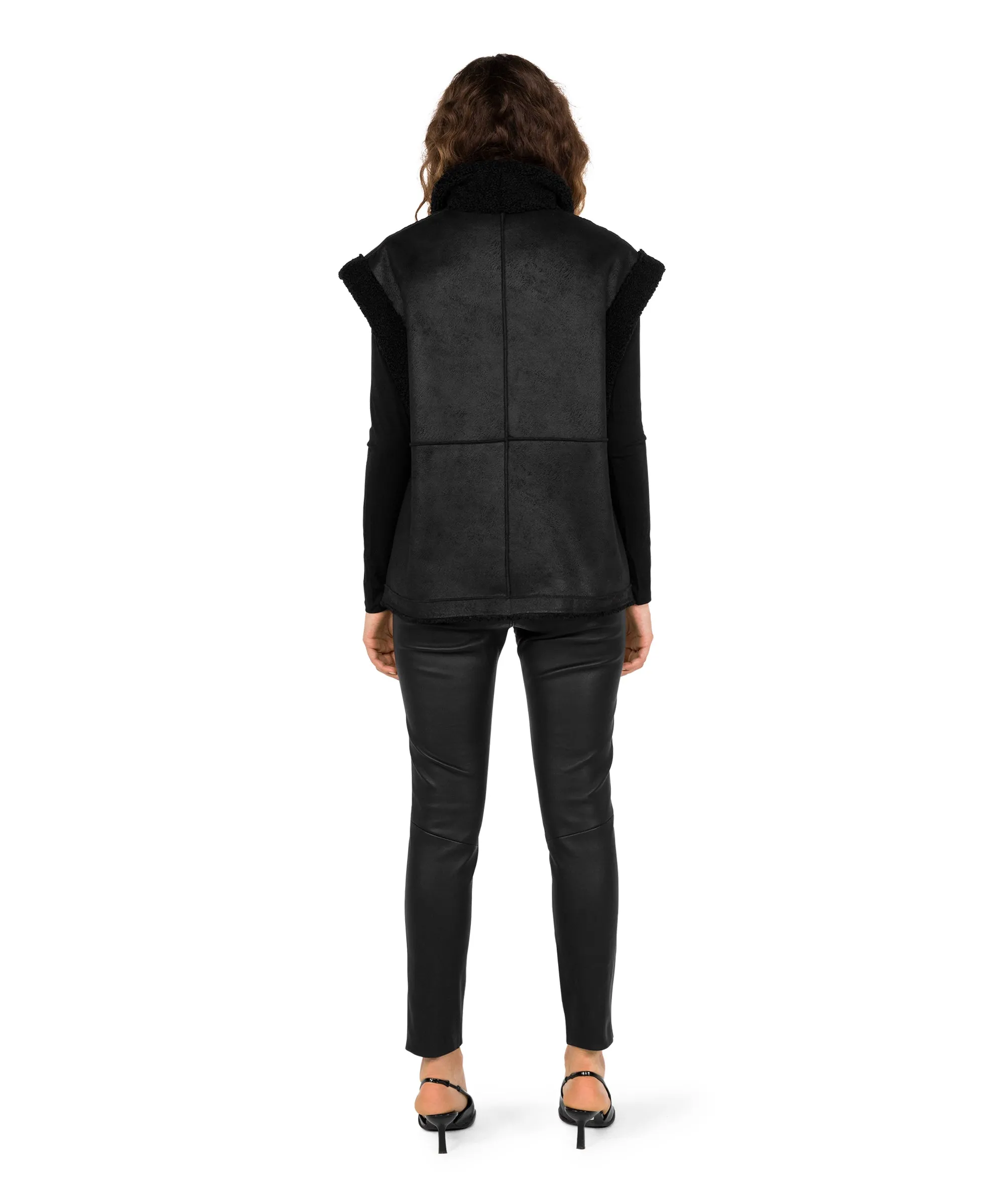 Mila reversable teddy gilet - black