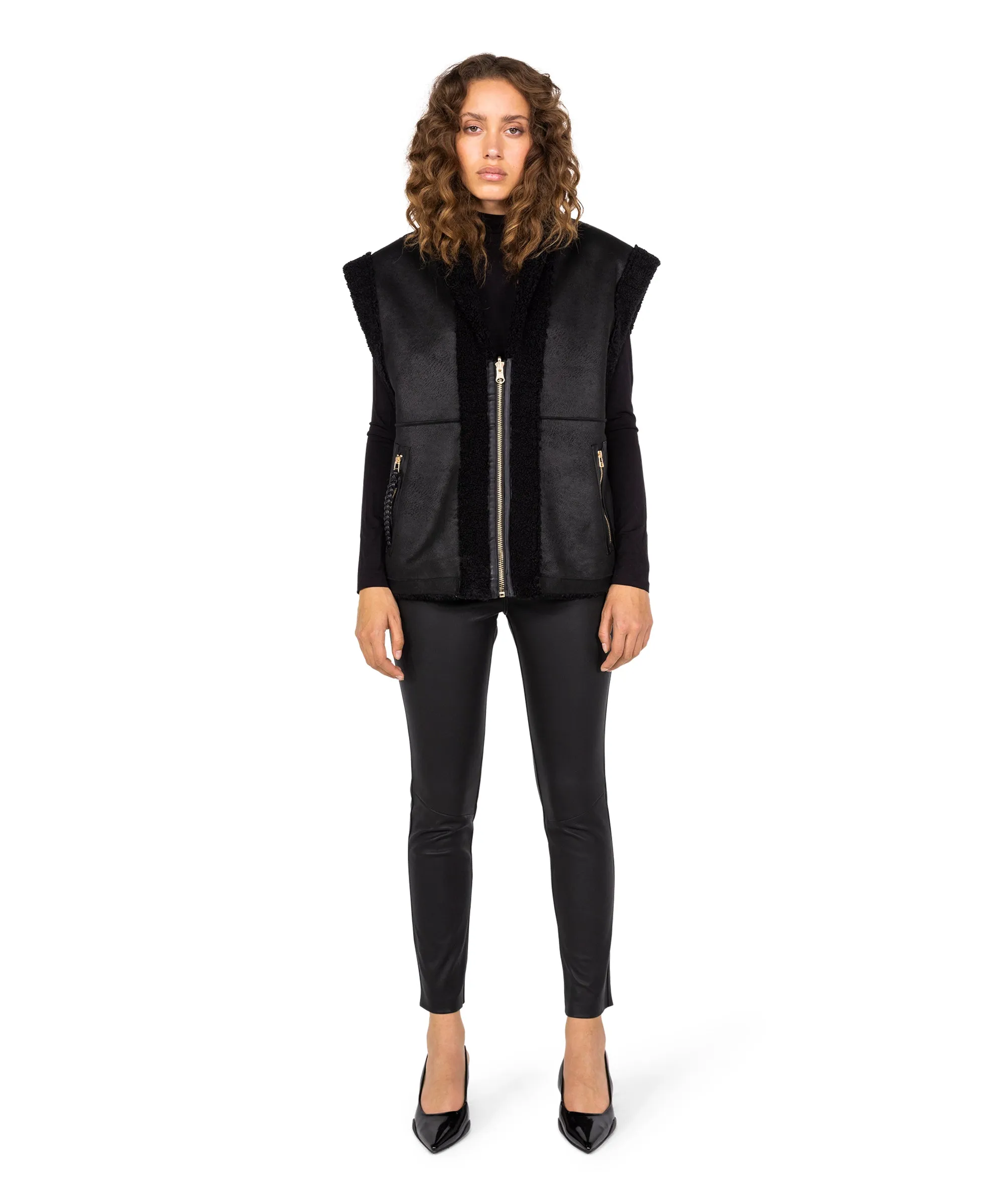 Mila reversable teddy gilet - black