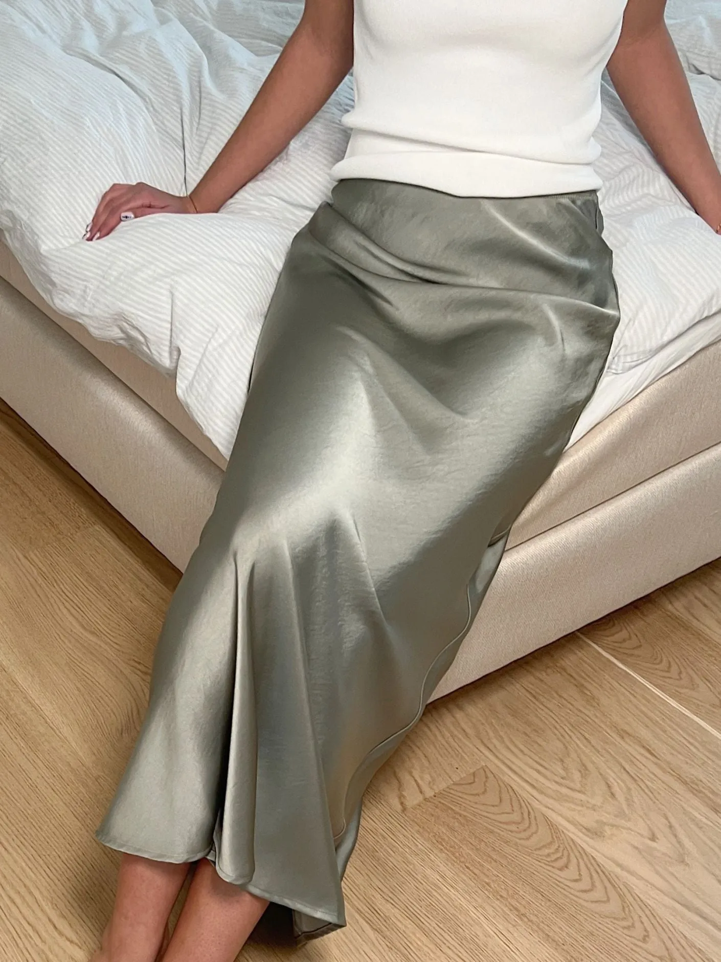 Neo Noir Vicky Heavy Sateen Skirt (Smoke Green)