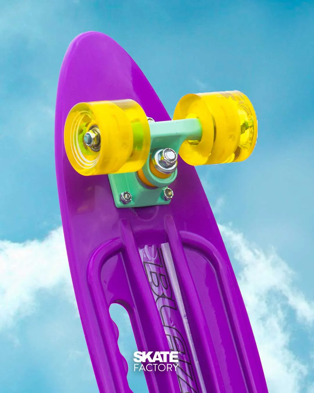 PENNYBOARD BLAZER CON GRAFICO Y RUEDAS CON LUCES MDO AMA