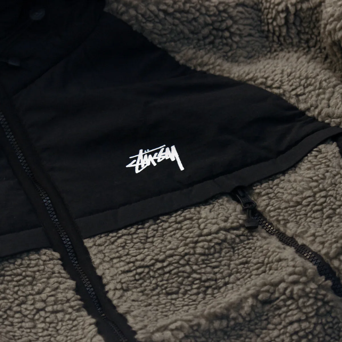 STÜSSY Sherpa Paneled Hooded Jacket